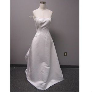 Pronovias A-Line Wedding Dress NWT Size 8